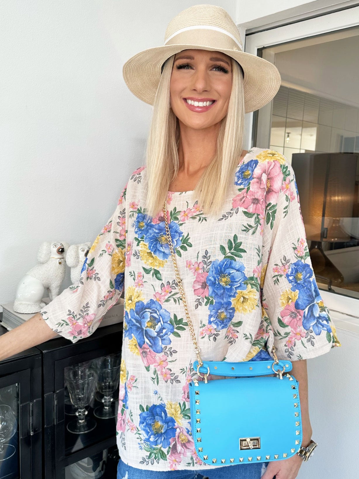 Gissele - Sød bluse i hørlignende stof med blomsterprint